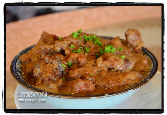 此次攝制組通過拍攝婺源代表名菜糊豆腐、粉蒸肉、荷包紅魚、賽鵝頸及地方小吃清明果、灰汁果、糯米子糕等來(lái)詮釋婺源美食經(jīng)典，展示婺源食文化，打造獨(dú)屬婺源的美食符號(hào)。