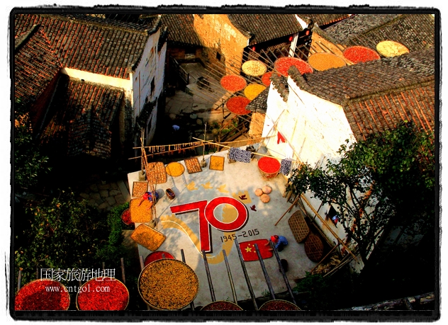 江西婺源農民用作物拼出巨幅抗戰(zhàn)勝利紀念圖案(圖)